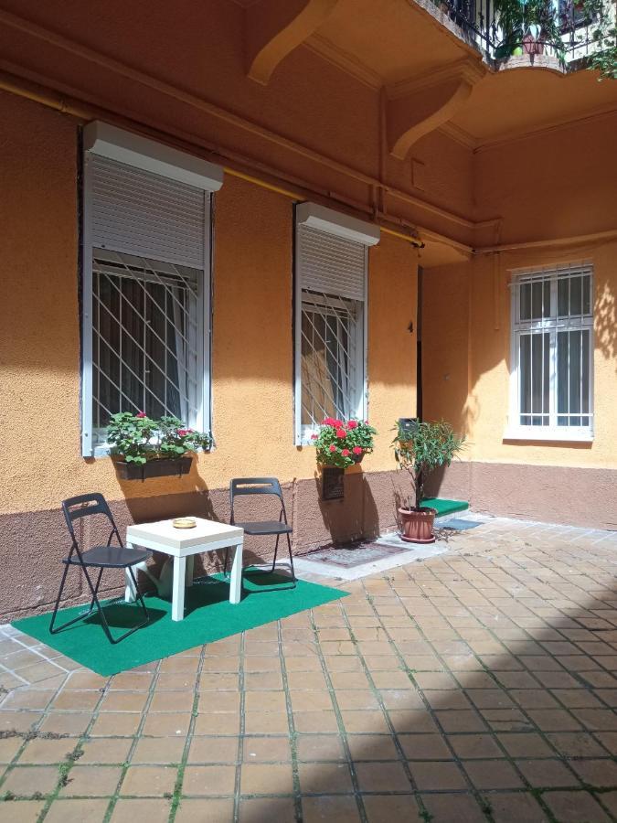 Free Parking Garage! Downtown Apartment Close To New York Cafe Budapest Ngoại thất bức ảnh