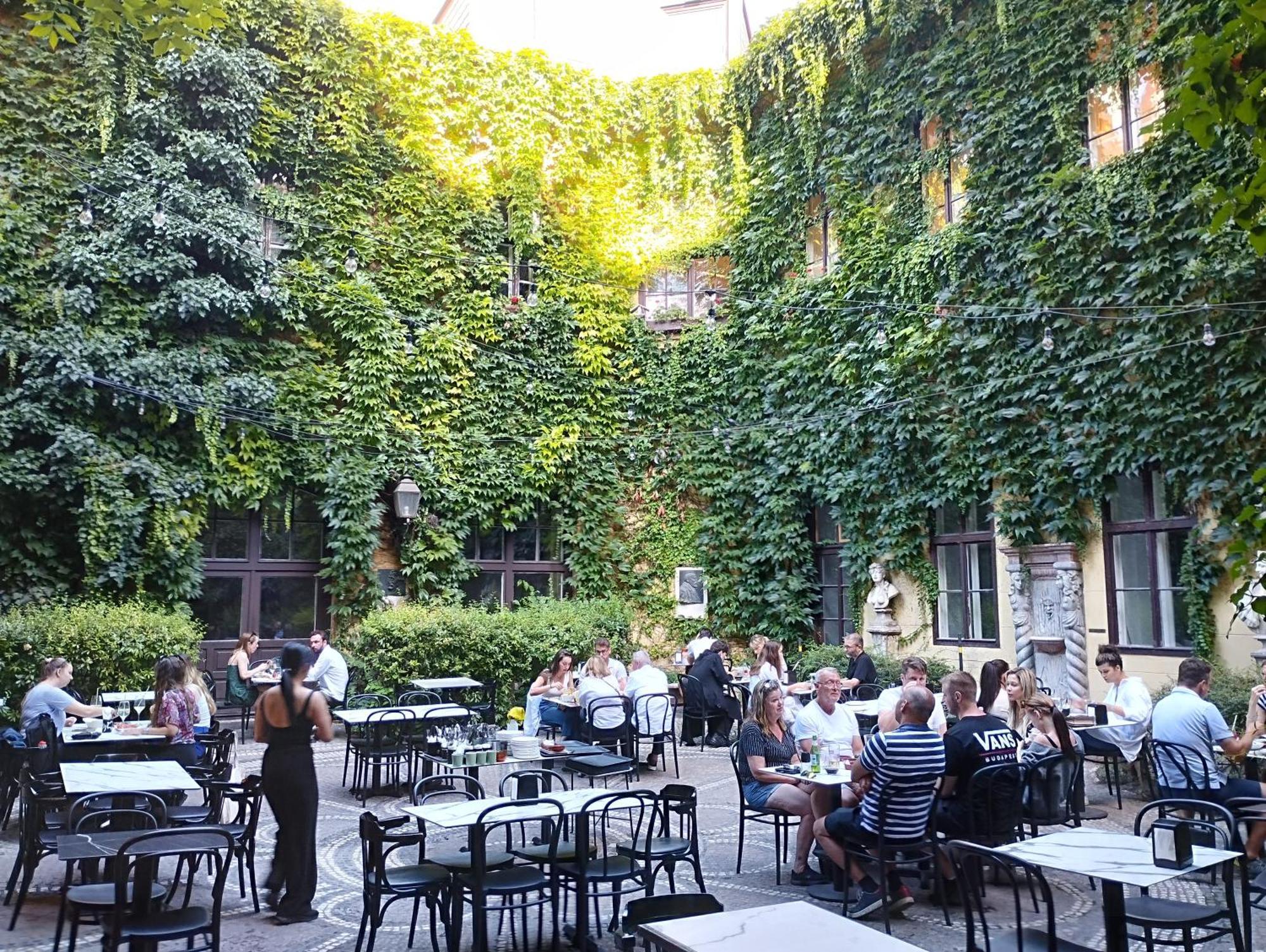 Free Parking Garage! Downtown Apartment Close To New York Cafe Budapest Ngoại thất bức ảnh