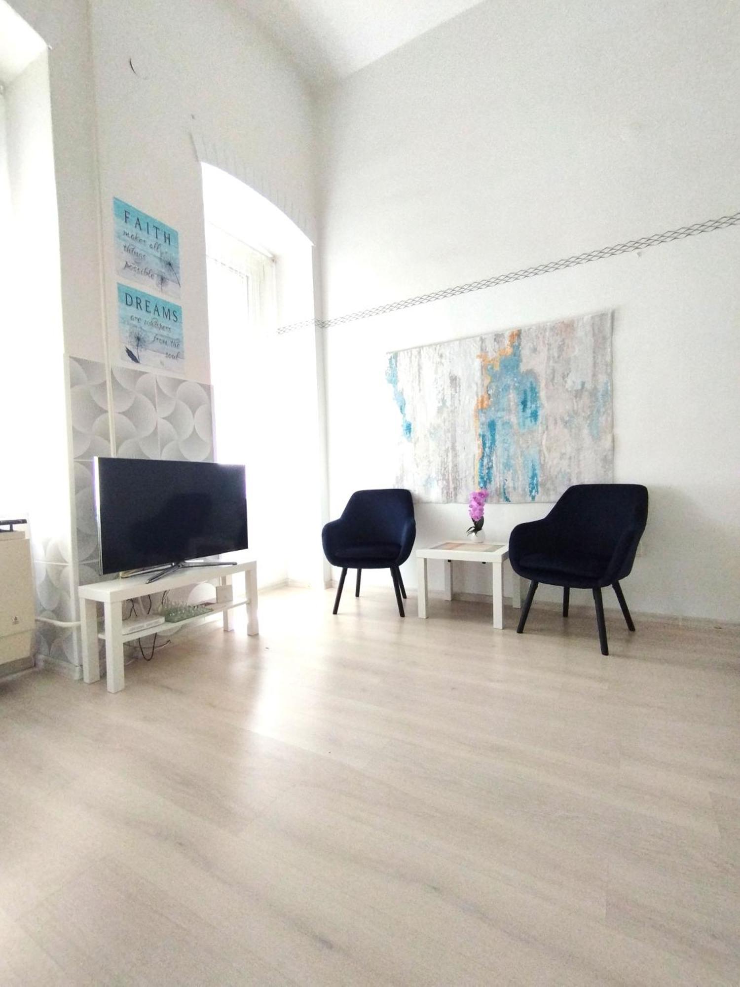 Free Parking Garage! Downtown Apartment Close To New York Cafe Budapest Ngoại thất bức ảnh