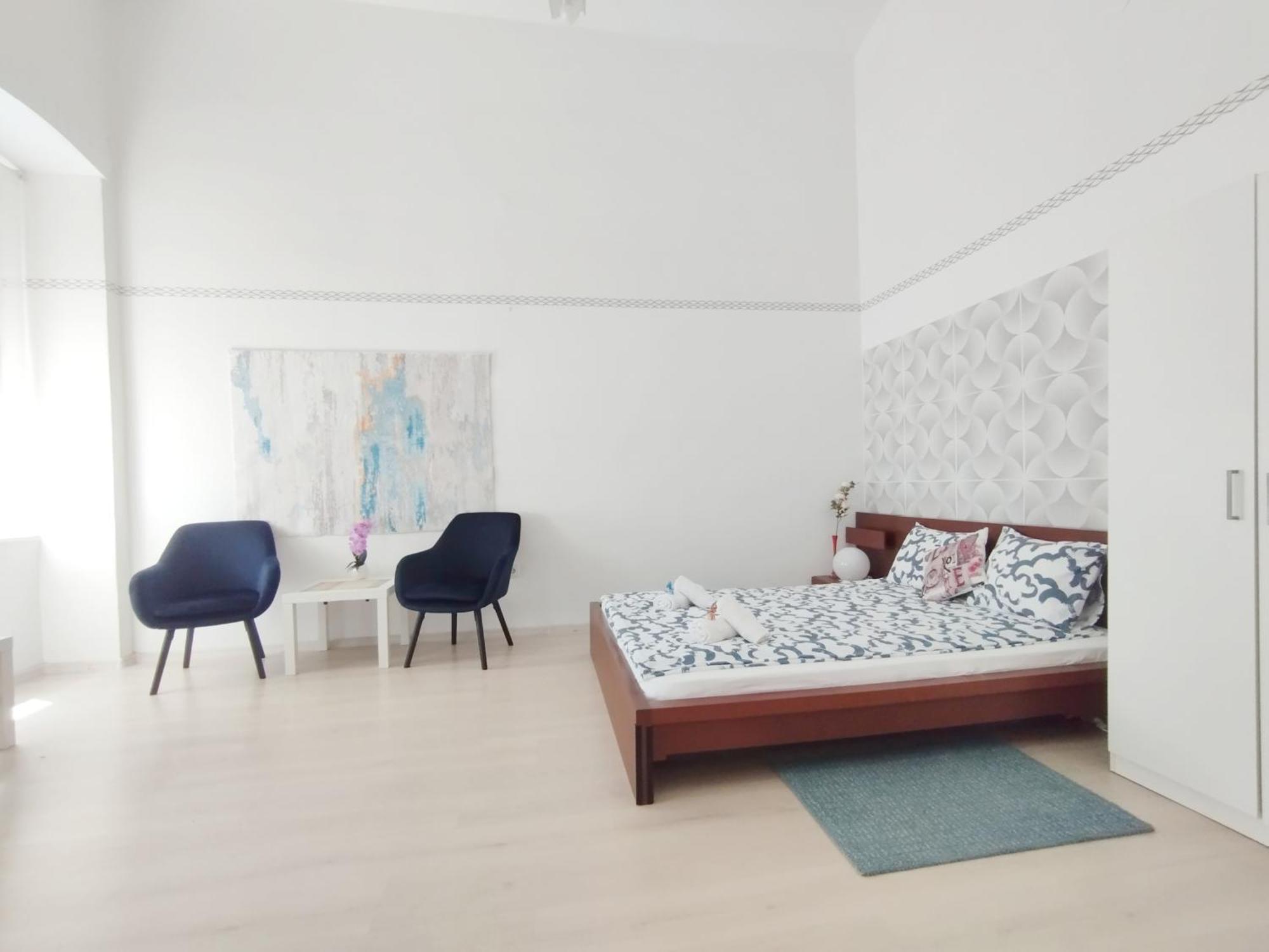 Free Parking Garage! Downtown Apartment Close To New York Cafe Budapest Ngoại thất bức ảnh